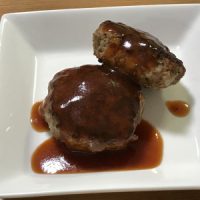 ハンバーグにかけるデミグラスソース